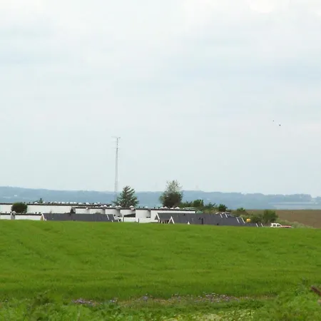 6 Person In Tranekaer-by Traum *